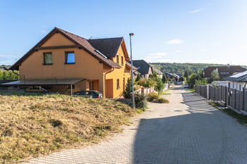 Prodej pozemku 641 m², Praha 9 - Horní Počernice