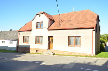 Pohled na dům  - Prodej domu 105 m², Senetářov