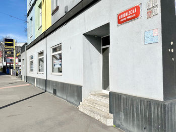 Pronájem obchodních prostor 246 m², Praha 10 - Michle