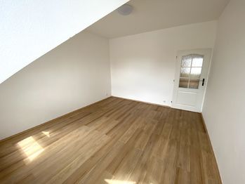 pokoj 1 (obývací pokoj) - Pronájem bytu 2+1 v osobním vlastnictví 85 m², Přeštice