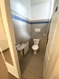 samostatné WC - Pronájem bytu 2+1 v osobním vlastnictví 85 m², Přeštice