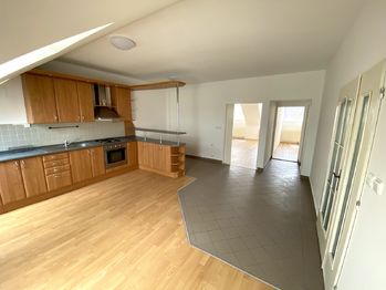 kuchyně s jídelnou - Pronájem bytu 2+1 v osobním vlastnictví 85 m², Přeštice