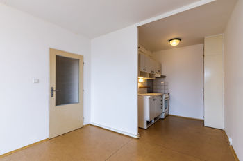 pohled do kuchyně - Prodej bytu 2+kk v družstevním vlastnictví 43 m², Praha 5 - Stodůlky