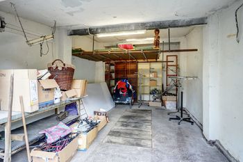 garáž interiér - Prodej bytu 3+1 v osobním vlastnictví 104 m², Brno