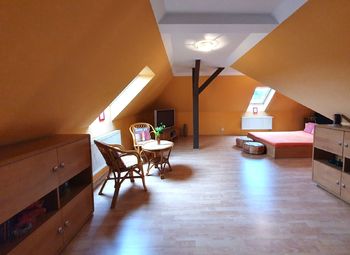 pokoj 4.NP - Prodej bytu 4+1 v osobním vlastnictví 219 m², Liberec