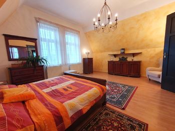 ložnice - Prodej bytu 4+1 v osobním vlastnictví 219 m², Liberec
