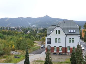 výhled z lodžie - Prodej bytu 4+1 v osobním vlastnictví 219 m², Liberec