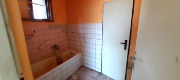 koupelna s vanou - Prodej domu 190 m², Dačice