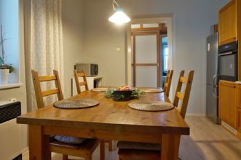 Kuchyně 13 m2 s kuchyňskou linkou a jídelním koutem - Pronájem bytu 2+1 v družstevním vlastnictví 82 m², Brno