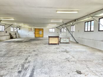 Interiér haly A - Pronájem výrobních prostor 334 m², Strakonice