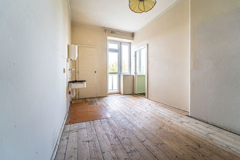kuchyně, vstup na balkon - Prodej bytu 3+1 v osobním vlastnictví 88 m², Brno