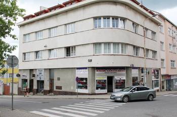 pohled na dům - Prodej obchodních prostor 93 m², Kladno 