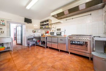 Kuchyň - Prodej domu 900 m², Dolní Pěna