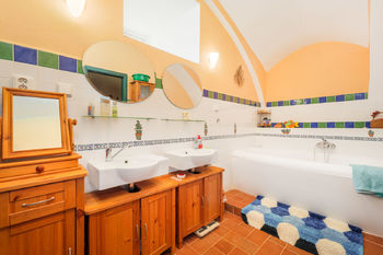 Byt majitele - koupelna - Prodej domu 900 m², Dolní Pěna