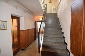 Chodba a schodiště do 1. patra - Prodej domu 94 m², Luleč