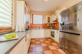 kuchyně - Prodej domu 181 m², Nupaky