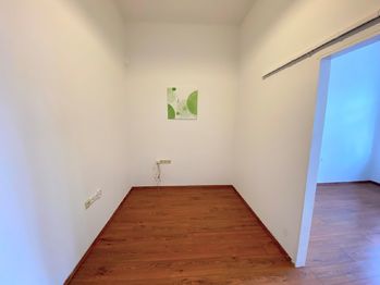 foto 20 - průchozí pokoj - Prodej bytu 3+kk v osobním vlastnictví 50 m², Jablonec nad Nisou