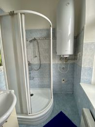 foto 26 - koupelna s WC - Prodej bytu 3+kk v osobním vlastnictví 50 m², Jablonec nad Nisou