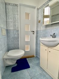 foto 27 - koupelna s WC - Prodej bytu 3+kk v osobním vlastnictví 50 m², Jablonec nad Nisou