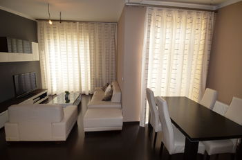 Obývací pokoj s jídelnou  - Prodej bytu 3+kk v osobním vlastnictví 83 m², Rousínov