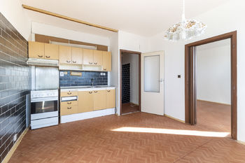 kuchyňská linka je k rekonstrukci - Prodej bytu 1+1 v osobním vlastnictví 35 m², Neratovice