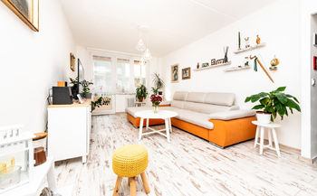 Obývací pokoj s lodžií - Prodej bytu 3+kk v družstevním vlastnictví 63 m², Bílina