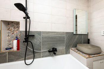 Vkusná a moderní koupelna - Prodej bytu 3+kk v družstevním vlastnictví 63 m², Bílina