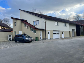 Dům z venku - Pronájem bytu 1+kk v osobním vlastnictví 35 m², Pelhřimov 