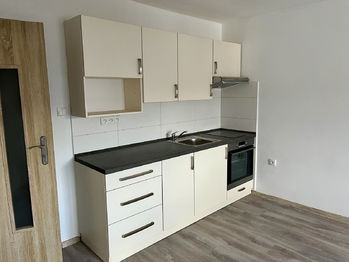 Kuchyň - Pronájem bytu 1+kk v osobním vlastnictví 35 m², Pelhřimov