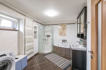 Koupelna - Prodej domu 120 m², Tehovec