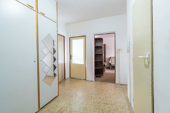 vstupní chodba - Prodej bytu 3+1 v osobním vlastnictví 72 m², Dobřany