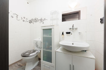 toaleta v patře  - Prodej domu 120 m², Jimlín