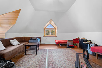 Pokoj podkroví - Prodej domu 230 m², Jesenice