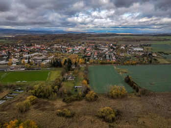 Pohled z dronu na dům a Jesenici - Prodej domu 230 m², Jesenice