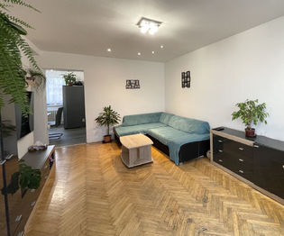 obývací pokoj - Prodej bytu 3+1 v osobním vlastnictví 64 m², Týnec nad Sázavou