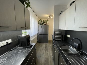 kuchyně - Prodej bytu 3+1 v osobním vlastnictví 64 m², Týnec nad Sázavou