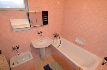 Koupelna - Prodej domu 140 m², Hostěrádky-Rešov