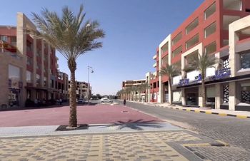Al Hambra 1st Avenue - jižní část vlevo, severní část vpravo (zde budou komerční prostory - obchody, restaurace, služby) - Prodej bytu 1+kk v osobním vlastnictví 49 m², Hurghada