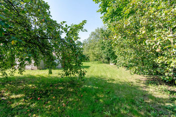 Prodej pozemku 801 m², Hradec Králové
