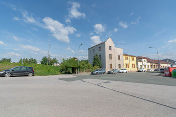 Prodej pozemku 801 m², Hradec Králové