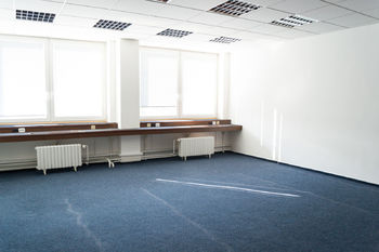 Pronájem kancelářských prostor 293 m², Praha 9 - Hloubětín