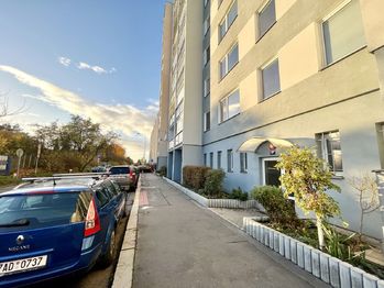 Prodej bytu 1+1 v osobním vlastnictví 29 m², Praha 8 - Troja
