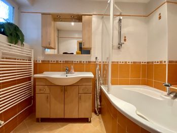 1. NP - koupelna - Prodej domu 330 m², Jablonec nad Nisou