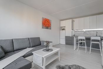  Obývací pokoj + KK. - Prodej bytu 2+kk v osobním vlastnictví 39 m², Tábor