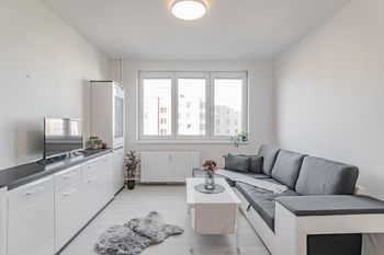 Obývací pokoj. - Prodej bytu 2+kk v osobním vlastnictví 39 m², Tábor