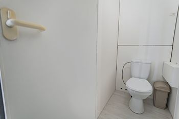 WC. - Prodej bytu 2+kk v osobním vlastnictví 39 m², Tábor