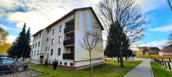 pohled zleva - Prodej bytu 3+1 v osobním vlastnictví 94 m², Slavonice
