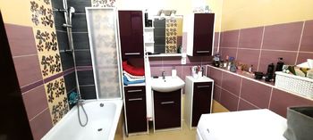 koupelna - Prodej bytu 3+1 v osobním vlastnictví 94 m², Slavonice