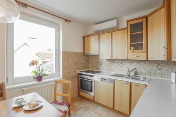 Kuchyně. - Prodej domu 115 m², Jarošov nad Nežárkou