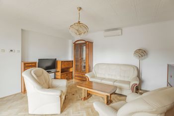 Obývací pokoj. - Prodej domu 115 m², Jarošov nad Nežárkou